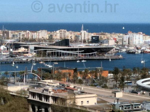 Barcelona luka - "brod s valovima"